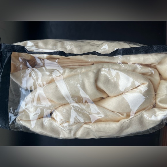 250 Thread Coun Sateen 100% KING Sheet Set Cream 3 Piece Fitted & 2 Pillow Cases - Picture 2 of 8